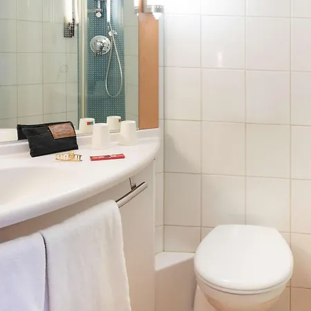 Hotel Ibis Bahnhof 2*