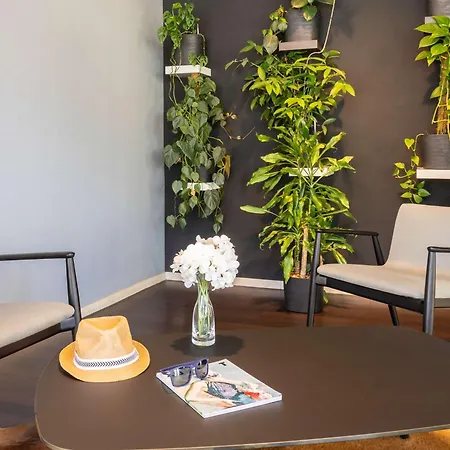 Ibis Bahnhof 2*