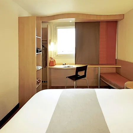 Hotel Ibis Bahnhof 2*