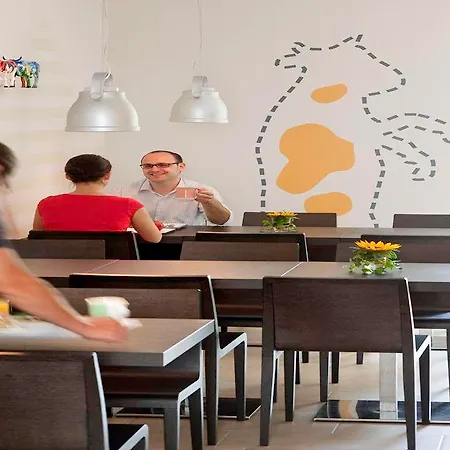 Ibis Bahnhof Hotel 2*