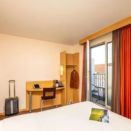 Ibis Bahnhof Hotel 2*